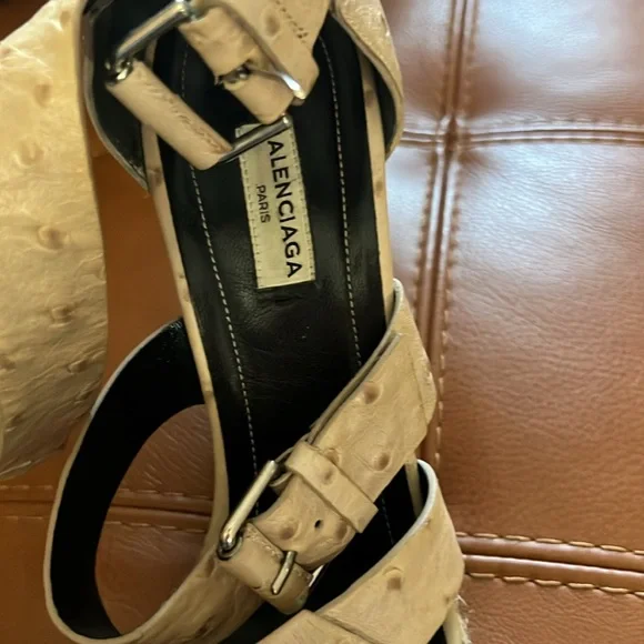 Balanciaga Paris ostrich Shoes sandals wedge. Sz 41